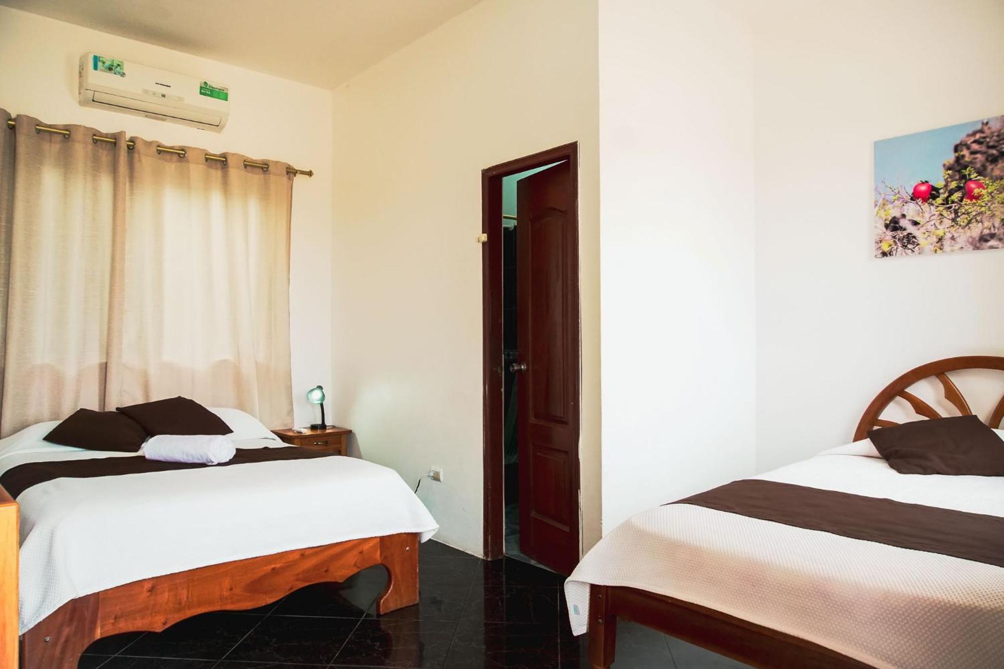 Hotel La Jungla Пуерто Виламил Екстериор снимка